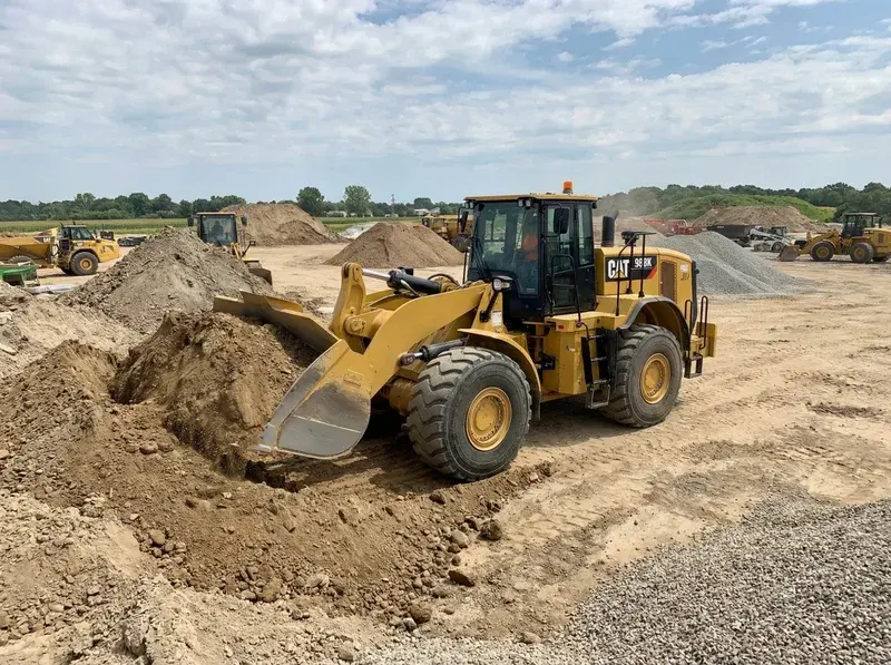 Pala cargadora de alquiler para grandes movimientos de tierra y obra pública