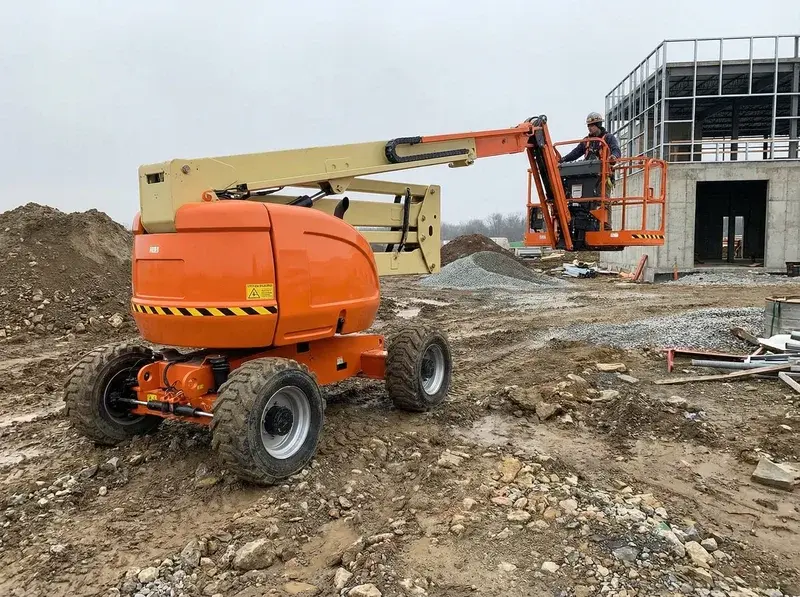 Plataforma articulada diesel de alquiler para exteriores y todo terreno