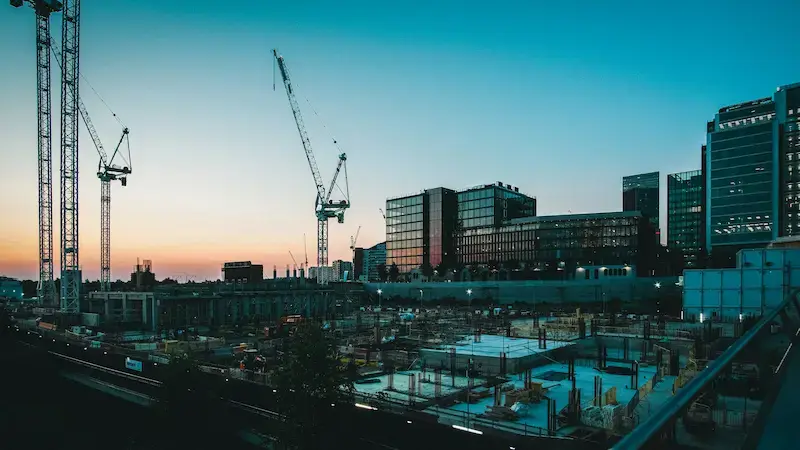 Proveedor de maquinaria de construcción gestionando su flota en Málaga